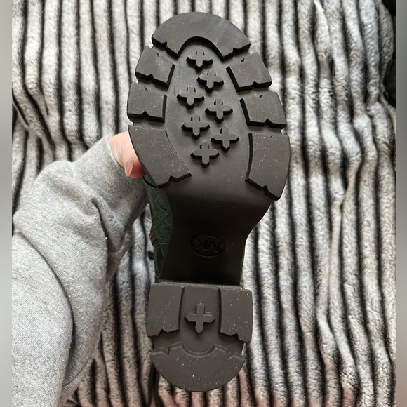 MK laced up heeled boots - Picture 4 of 4